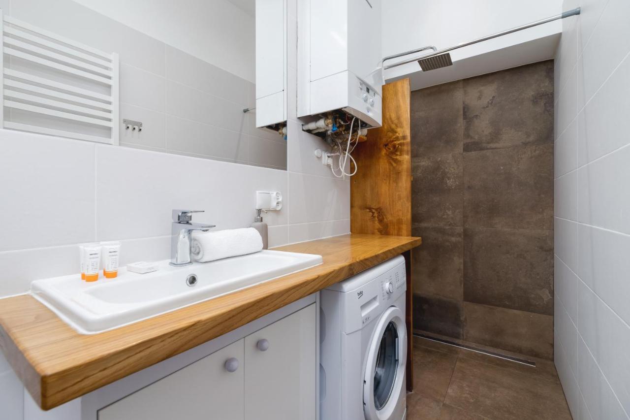 Old Town Apartments Basztowa By Renters Krakow Exterior photo